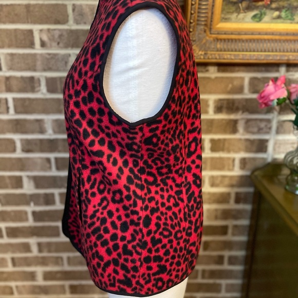 Susan Graver red/black cheetah print fleece vest - Picture 4 of 10
